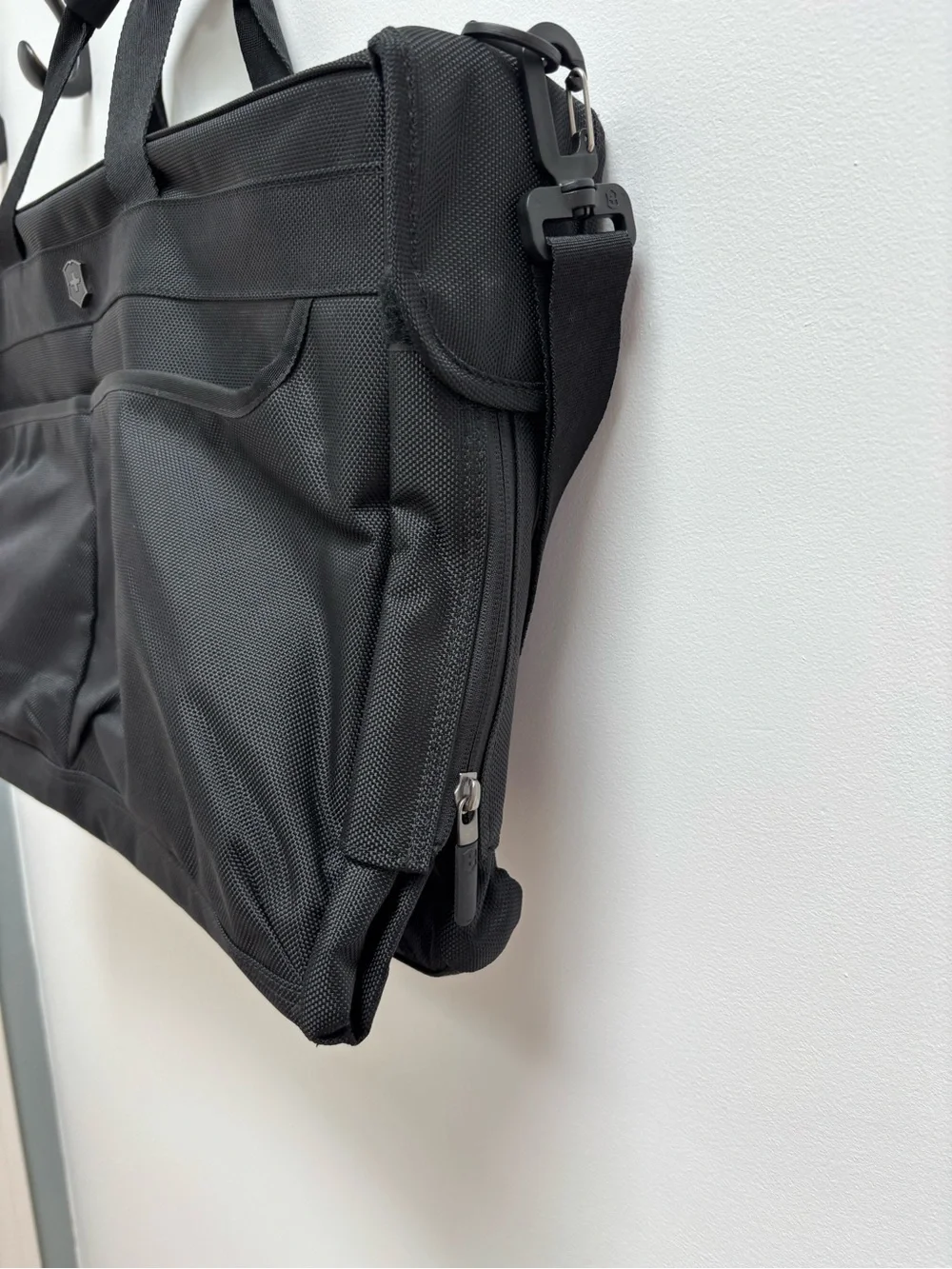 Victorinox Werks 5.0 Trifold Foldable Garment Bag Travel Black/ Orange